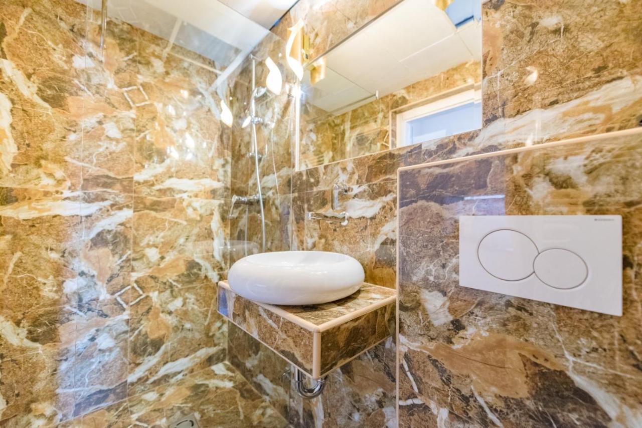 Апартаменти Enzo Capo Jacuzzi Andrassy Будапешт Екстер'єр фото